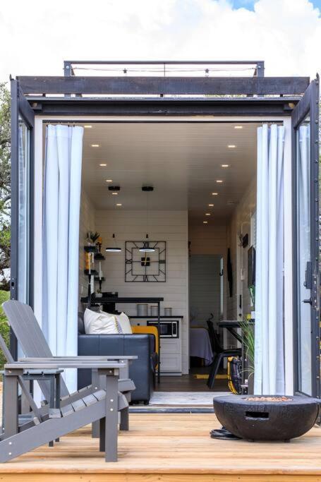 New The Yellow Beacon-Luxury Shipping Container Fredericksburg Exterior foto