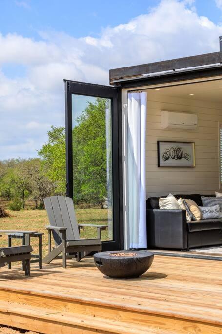 New The Yellow Beacon-Luxury Shipping Container Fredericksburg Exterior foto