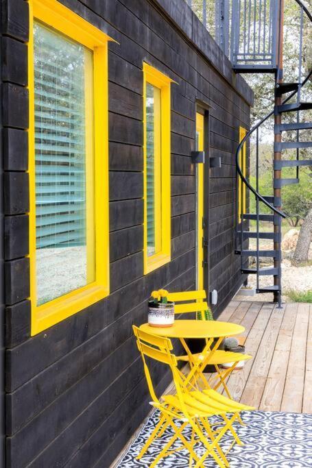 New The Yellow Beacon-Luxury Shipping Container Fredericksburg Exterior foto