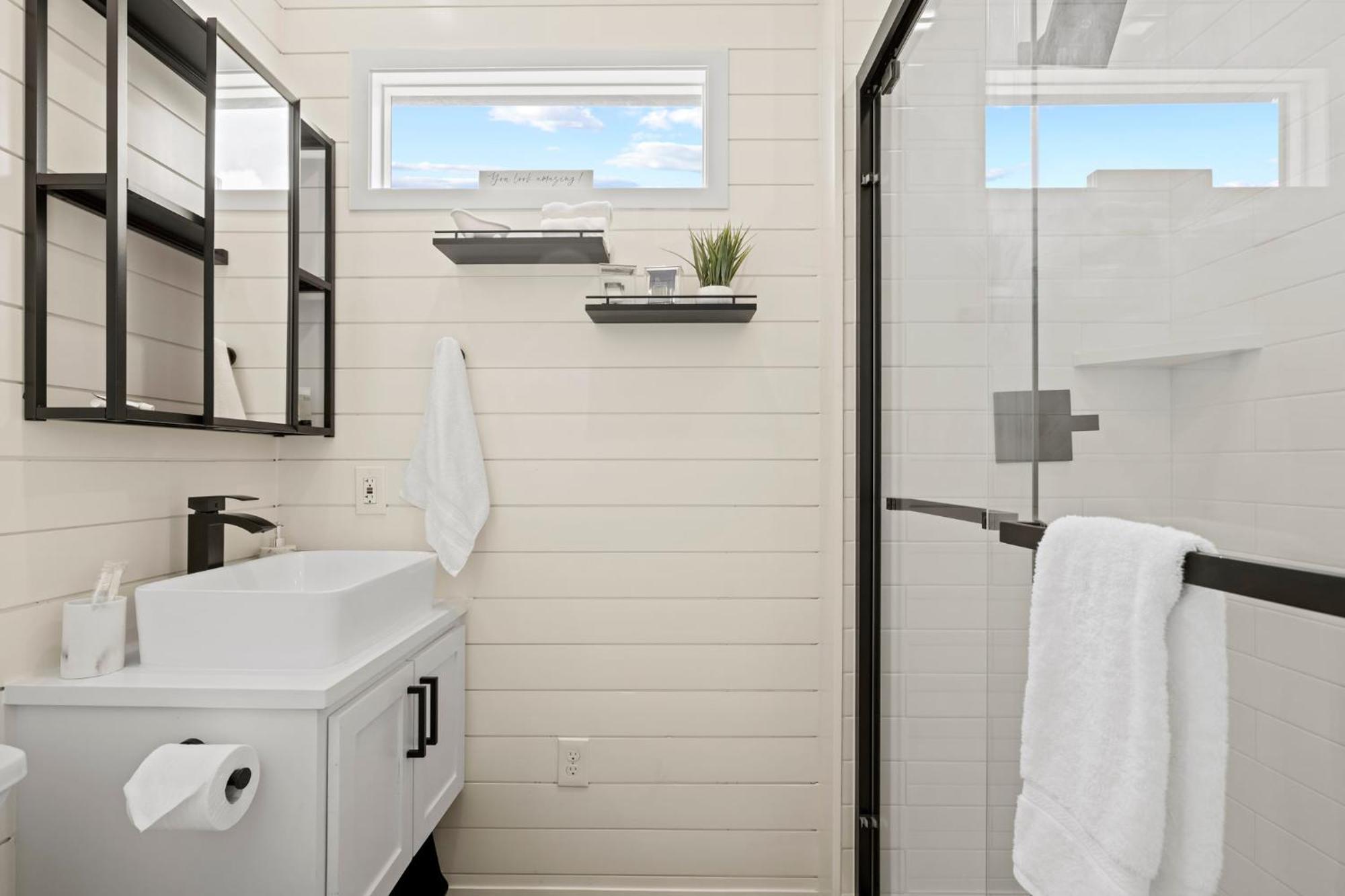 New The Yellow Beacon-Luxury Shipping Container Fredericksburg Exterior foto