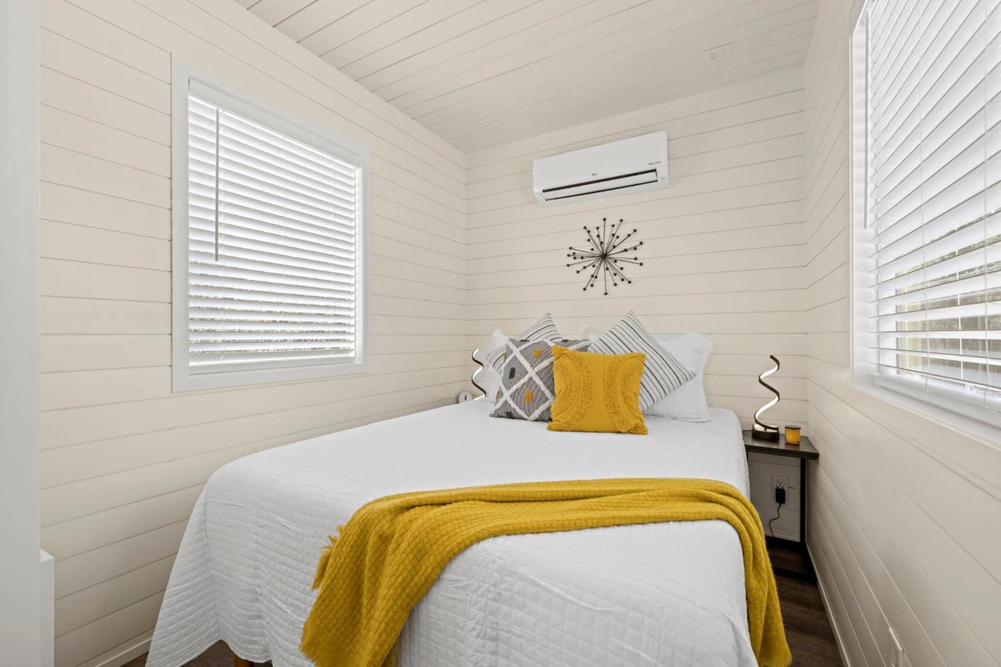New The Yellow Beacon-Luxury Shipping Container Fredericksburg Exterior foto